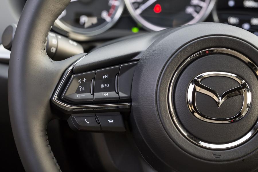 Детали интерьера Mazda CX-9 2017 года  (CIS) (фото 33 из 36)